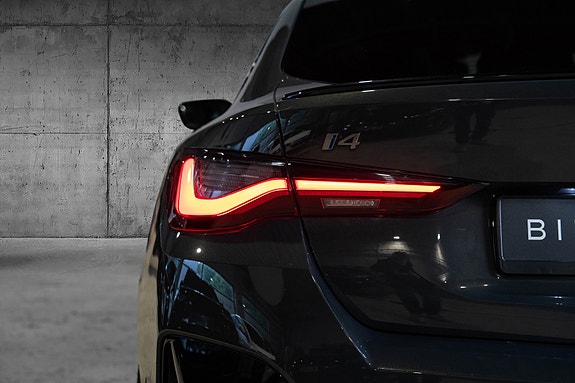 BMW i4 11 of 30