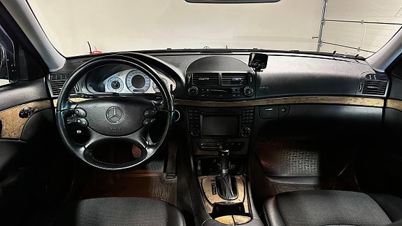 Mercedes-Benz E280 12 of 30