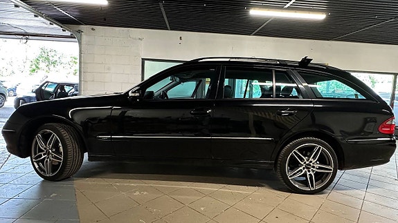 Mercedes-Benz E280 3 of 30