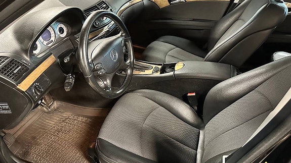 Mercedes-Benz E280 13 of 30