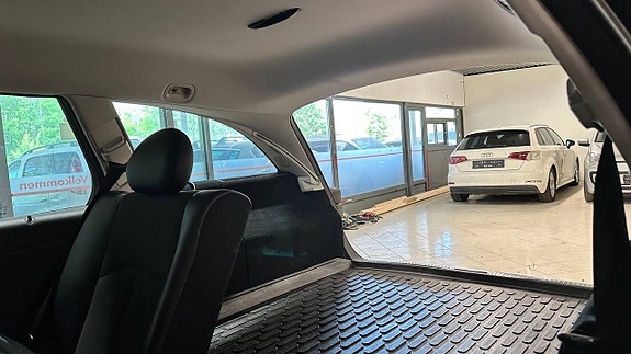 Mercedes-Benz E280 9 of 30