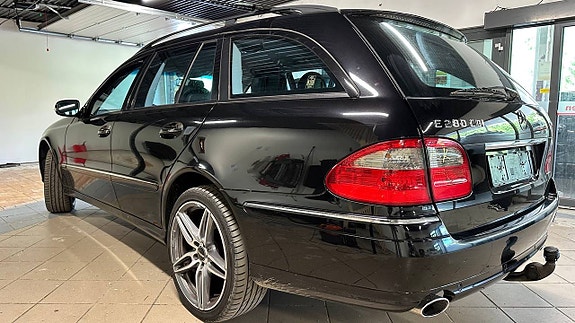 Mercedes-Benz E280 4 of 30
