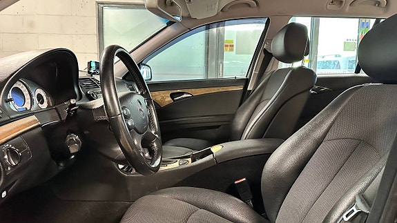 Mercedes-Benz E280 14 of 30