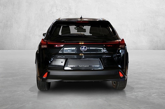 Lexus UX300e 5 of 19