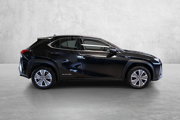 Lexus UX300e 7 of 19