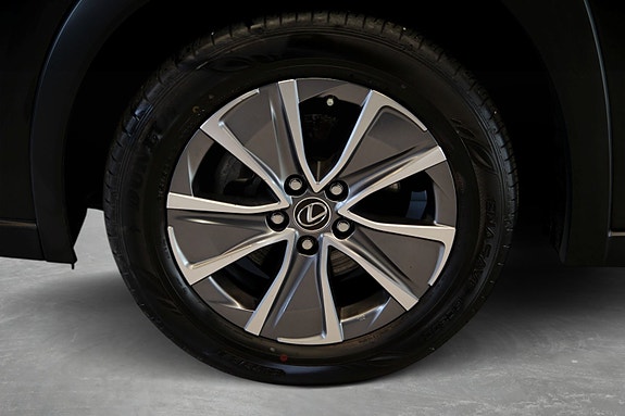 Lexus UX300e 2 of 19