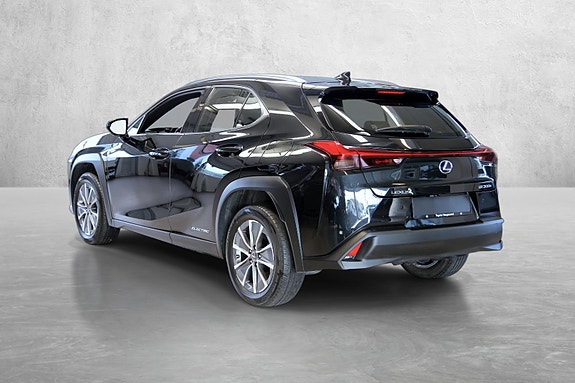 Lexus UX300e 4 of 19