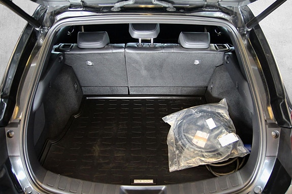 Lexus UX300e 14 of 19