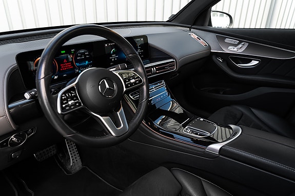 Mercedes-Benz EQC400 13 of 30