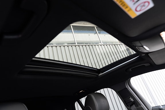 Mercedes-Benz EQC400 23 of 30