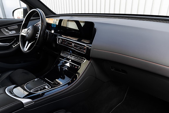 Mercedes-Benz EQC400 16 of 30