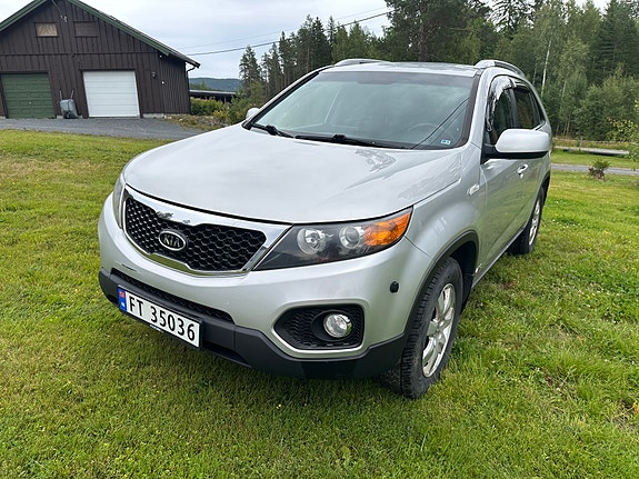 Kia Sorento 2 of 19