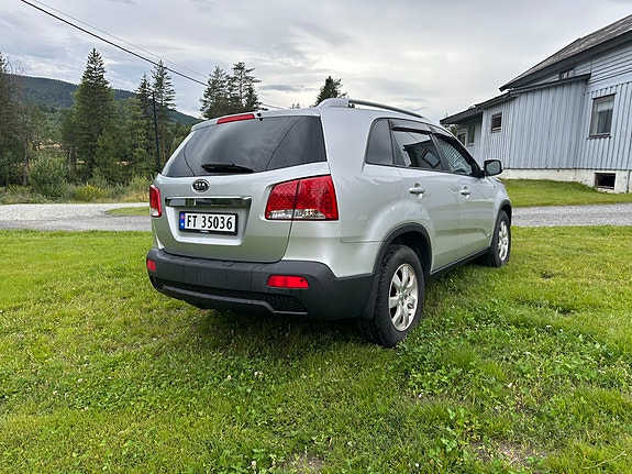 Kia Sorento 8 of 19