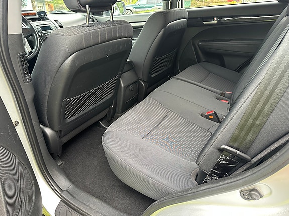 Kia Sorento 10 of 19