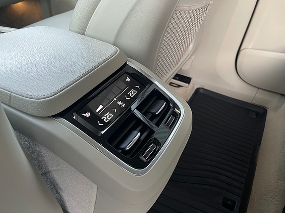 Volvo XC90 17 of 30