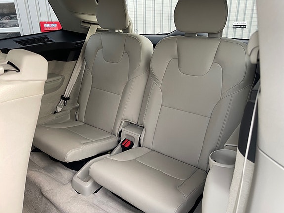 Volvo XC90 16 of 30