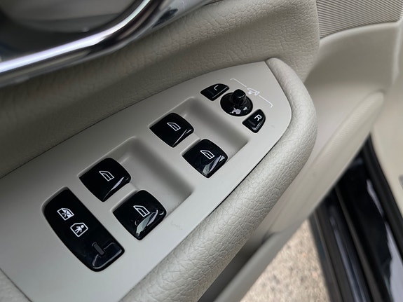 Volvo XC90 30 of 30