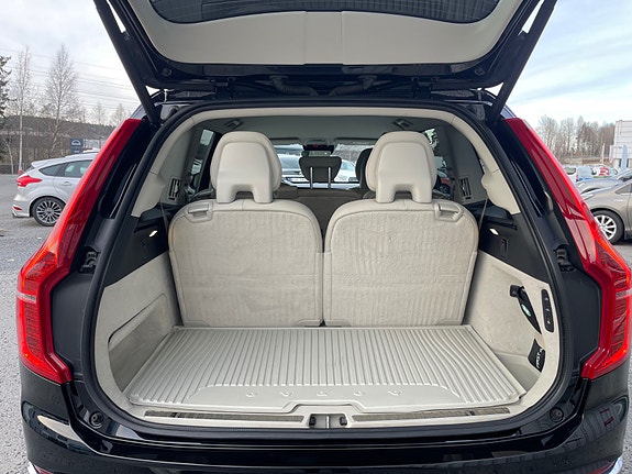 Volvo XC90 18 of 30