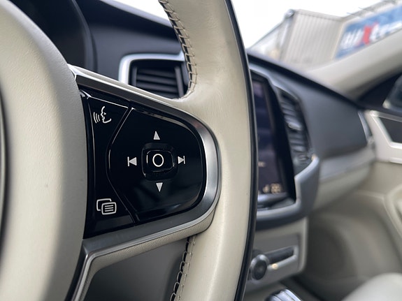 Volvo XC90 26 of 30