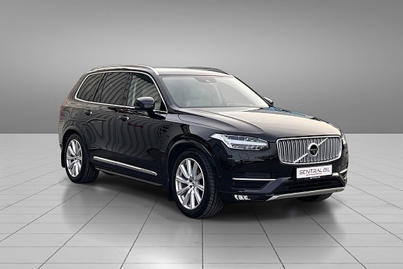 Volvo XC90 3 of 30