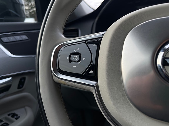 Volvo XC90 25 of 30