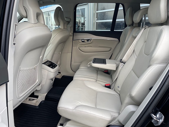 Volvo XC90 15 of 30