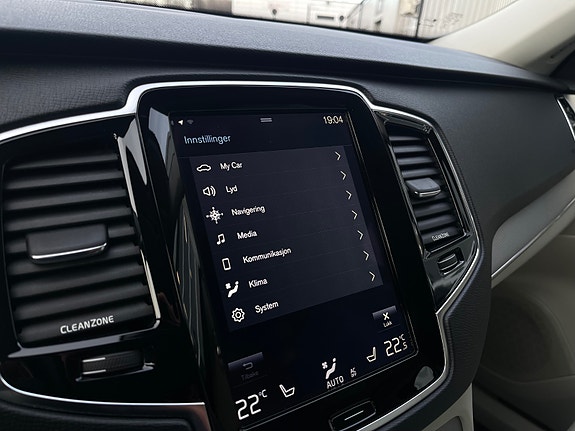 Volvo XC90 28 of 30