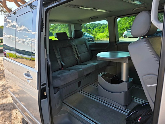 Volkswagen Multivan 5 of 5