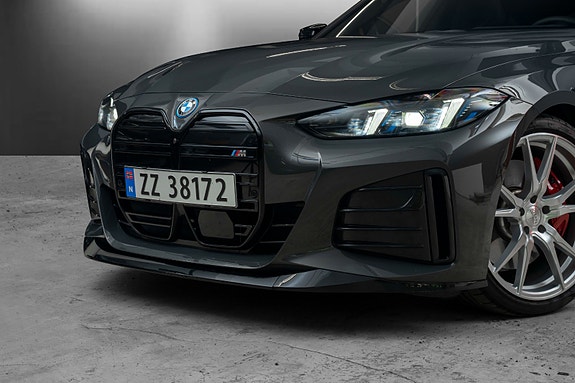 BMW i4 3 of 30