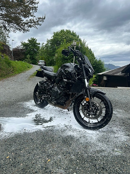 Yamaha MT-07 2 of 7