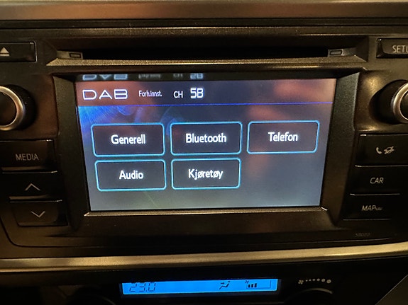 Toyota Auris 27 of 30