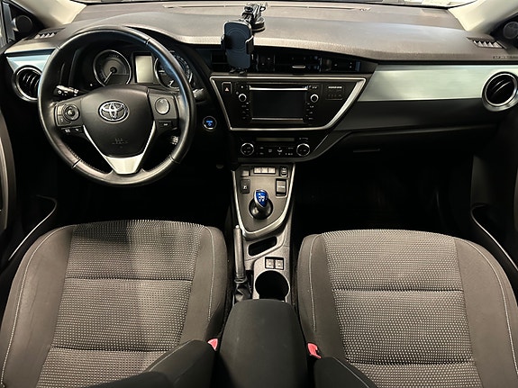 Toyota Auris 10 of 30