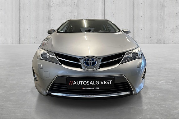 Toyota Auris 2 of 30