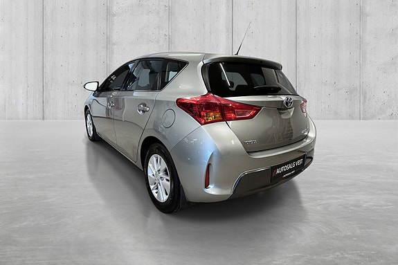 Toyota Auris 3 of 30