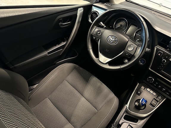 Toyota Auris 11 of 30