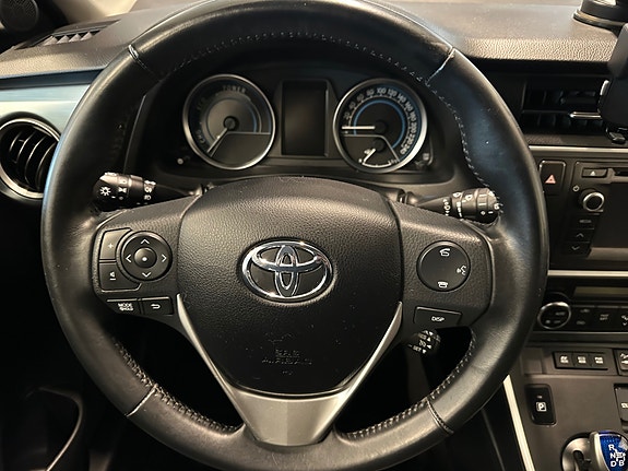 Toyota Auris 12 of 30