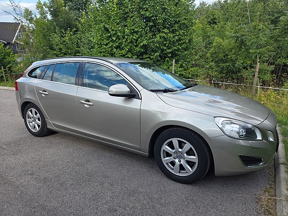 Volvo V60 2 of 14
