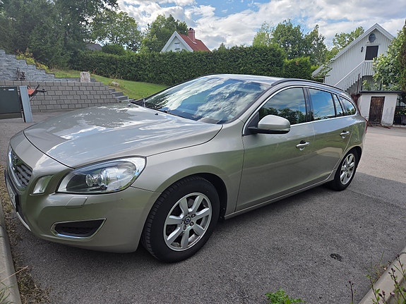 Volvo V60 3 of 14