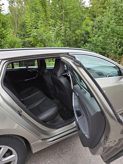 Volvo V60 14 of 14
