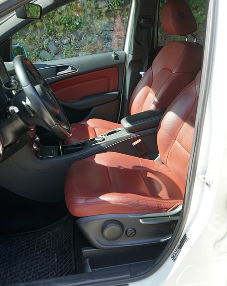 Mercedes-Benz B-Electric 23 of 30