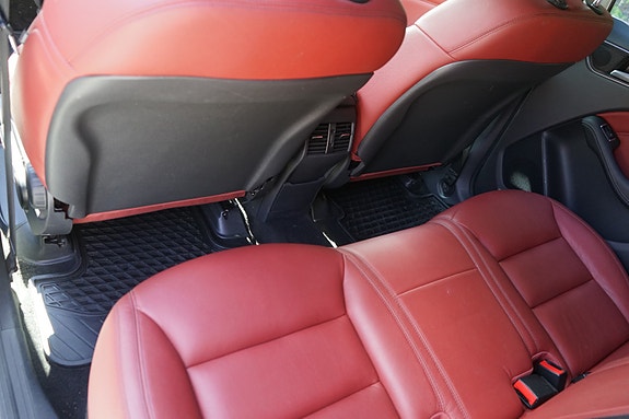 Mercedes-Benz B-Electric 28 of 30