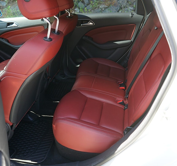 Mercedes-Benz B-Electric 27 of 30