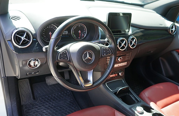 Mercedes-Benz B-Electric 22 of 30