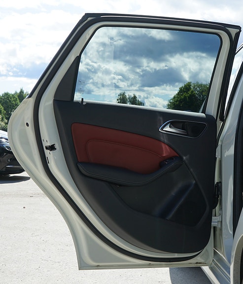 Mercedes-Benz B-Electric 29 of 30