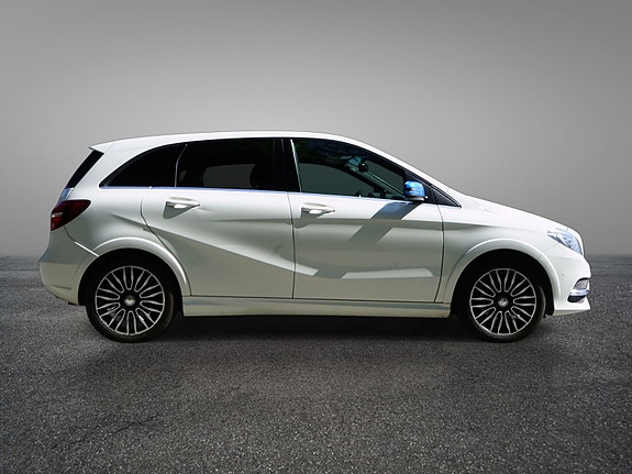 Mercedes-Benz B-Electric 11 of 30