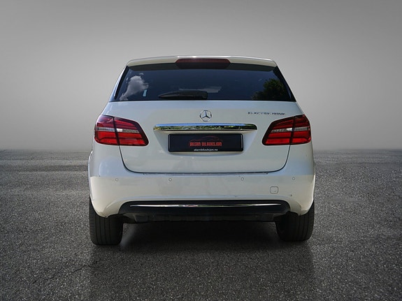 Mercedes-Benz B-Electric 9 of 30