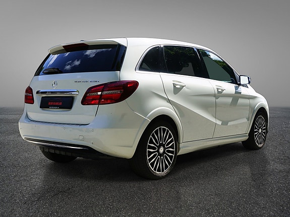 Mercedes-Benz B-Electric 10 of 30