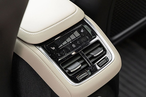 Volvo XC90 28 of 30