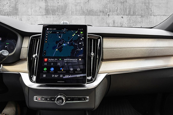 Volvo XC90 16 of 30