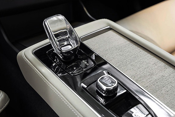 Volvo XC90 15 of 30